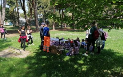 I bimbi delle scuole d’infanzia imparano la funzione delle coccinelle